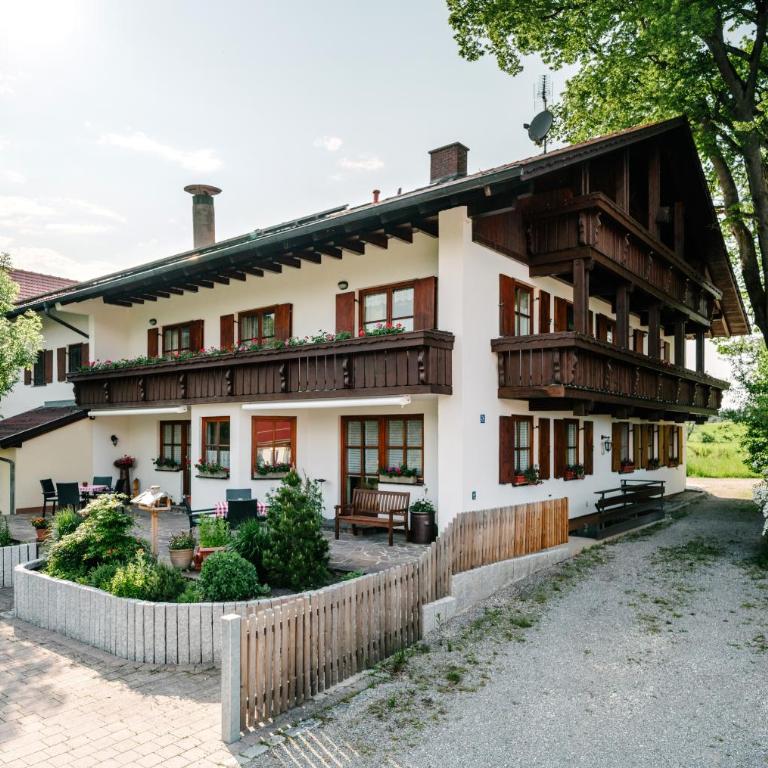 Ferienwohnung Breitenberg , Landhaus Linde, Seeg-Enzenstetten im Allgäu, mit Königscard - Apartment - 13