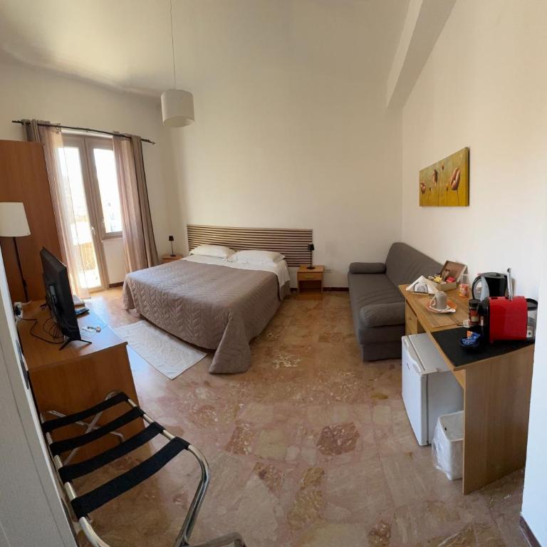 B&B Tanda Rooms Olbia - Camera Tripla - 5