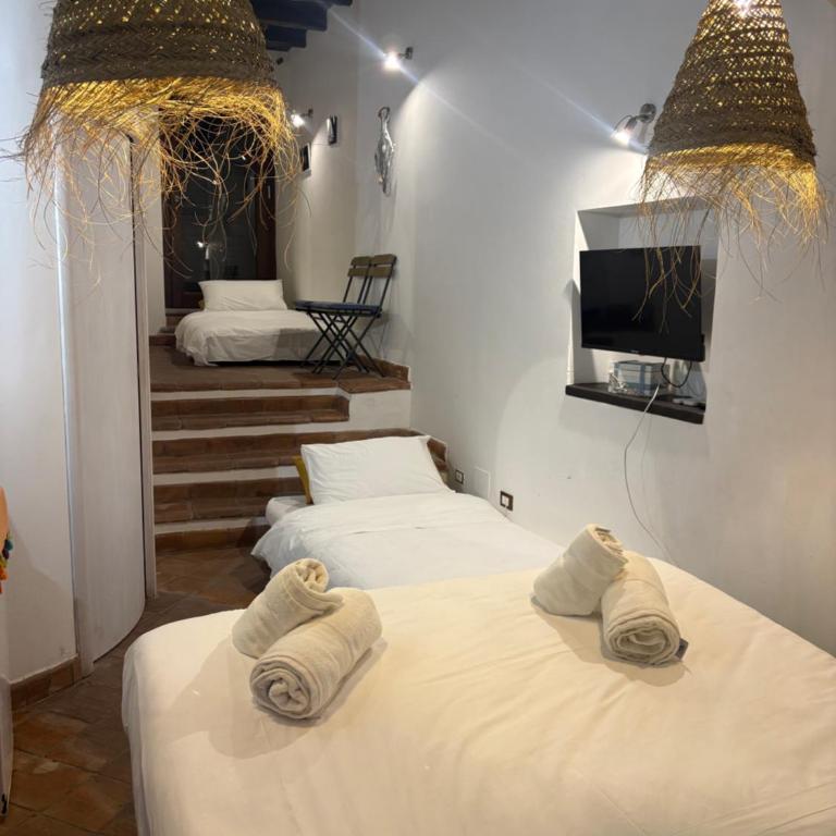 Spinuzza Boutique Guesthouse Cefalù, Sicily - Camera Familiare con Bagno Privato - 1