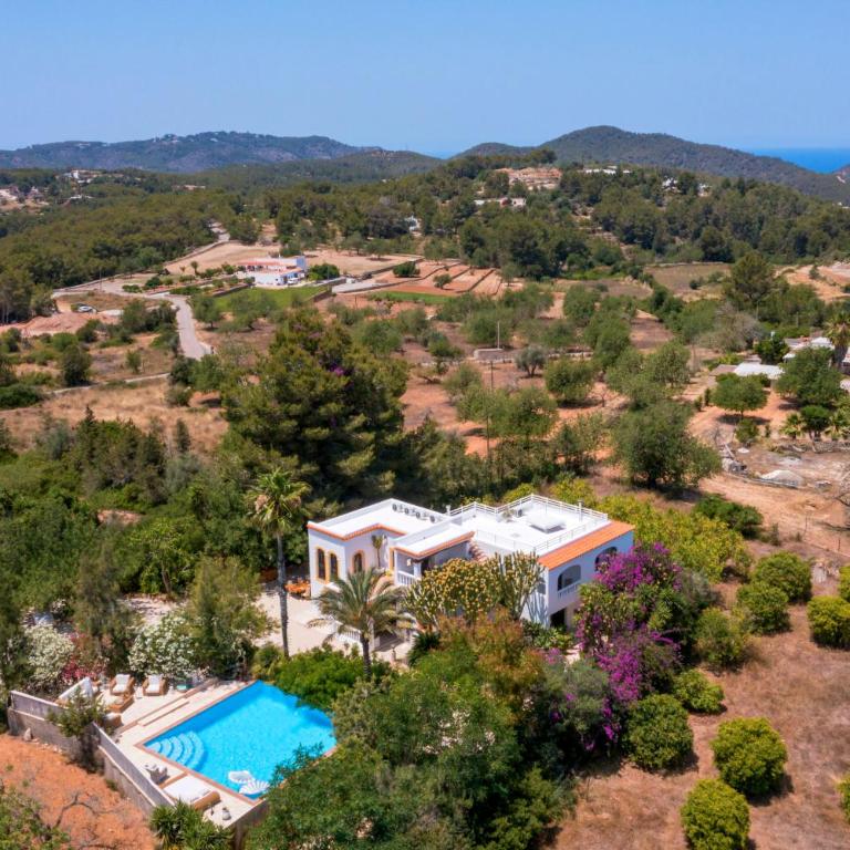 'Bohemian Pearl' - artsy oasis in the North of Ibiza - Villa - 2