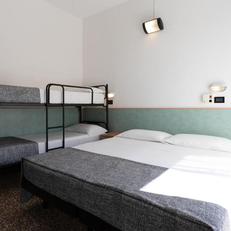 Hotel Haway - Camera Quadrupla Classic con Vista Mare Laterale - 2