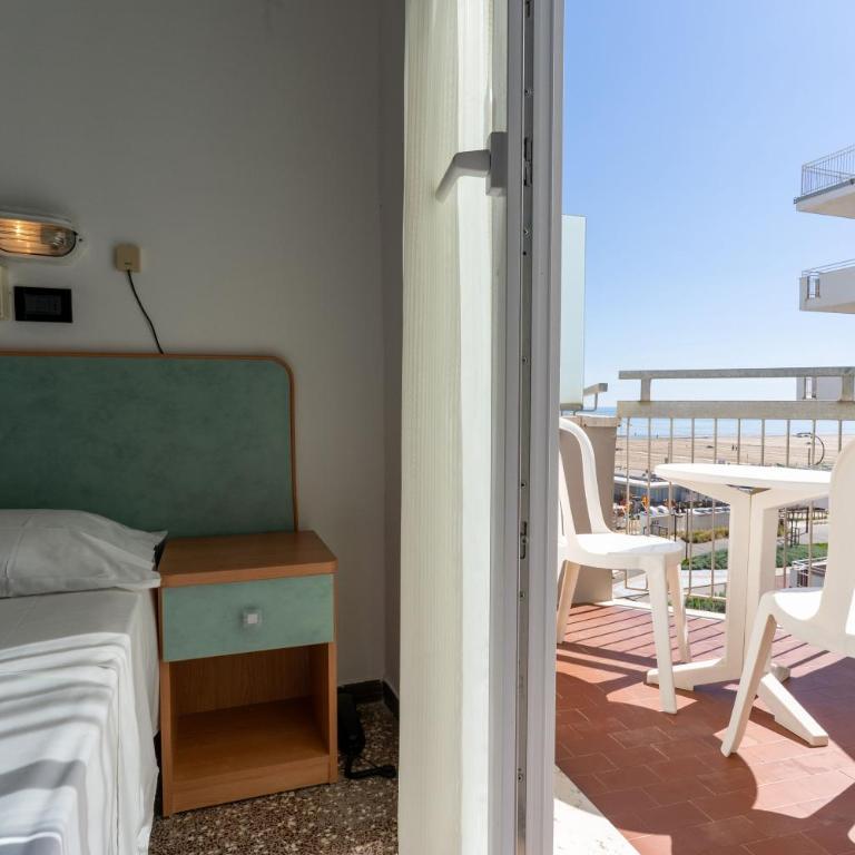 Hotel Haway - Camera Quadrupla Classic con Vista Mare Laterale - 6