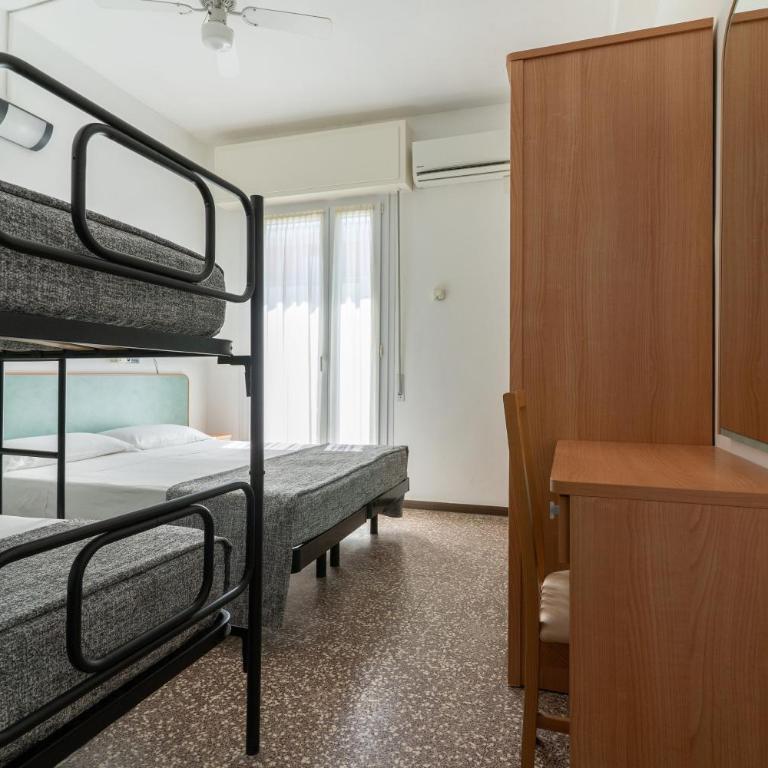 Hotel Haway - Camera Quadrupla Classic con Vista Mare Laterale - 8