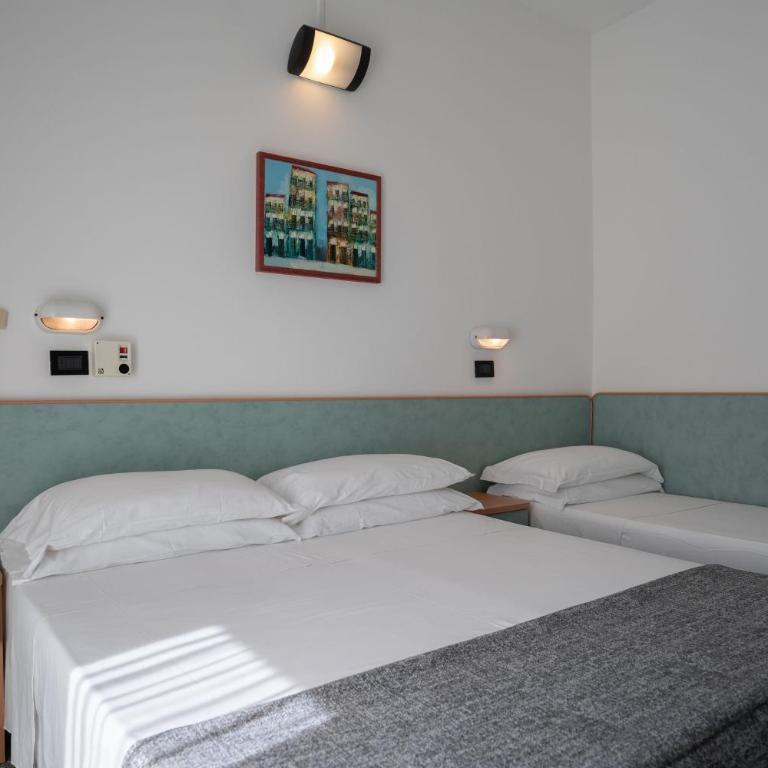 Hotel Haway - Camera Tripla Classic con Vista Mare Laterale - 6