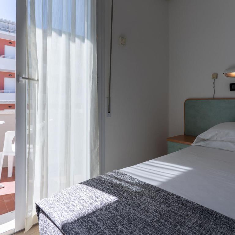 Hotel Haway - Camera Tripla Classic con Vista Mare Laterale - 7