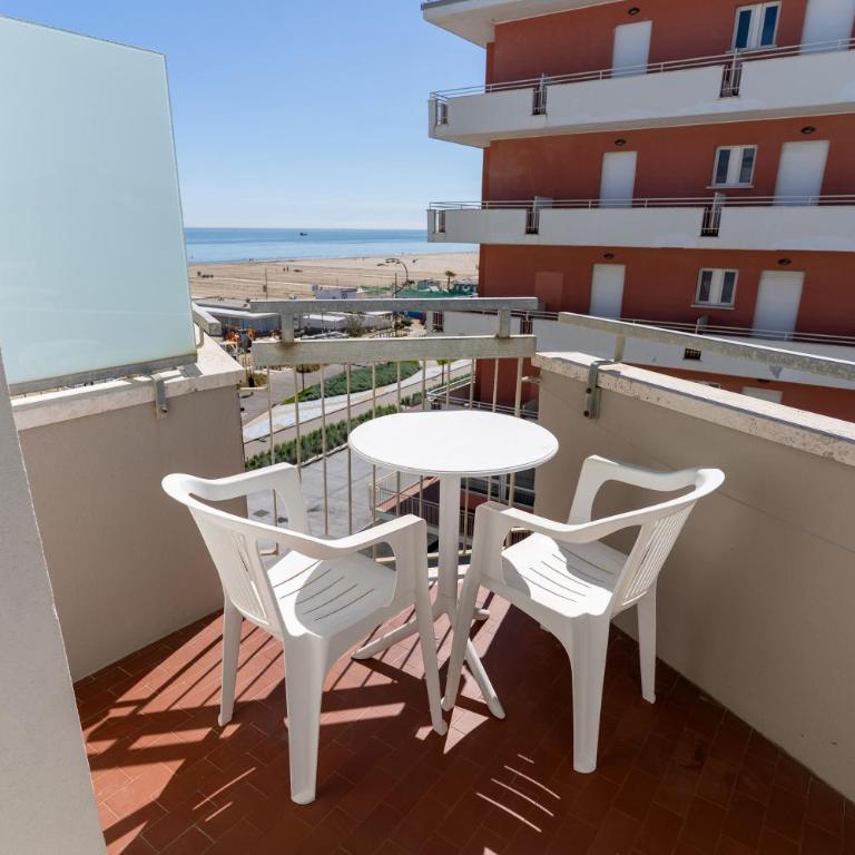 Hotel Haway - Camera Tripla Classic con Vista Mare Laterale - 9
