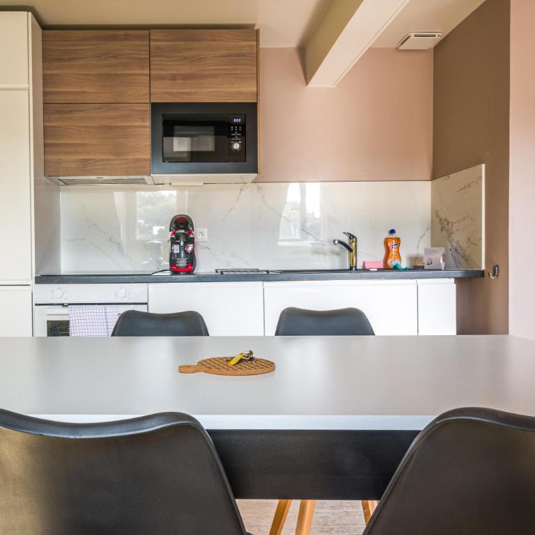 CENTRE VILLE, plusieurs appartements rénovés lumineux dans meme immeuble - Appartement 3 Chambres avec Vue - 22