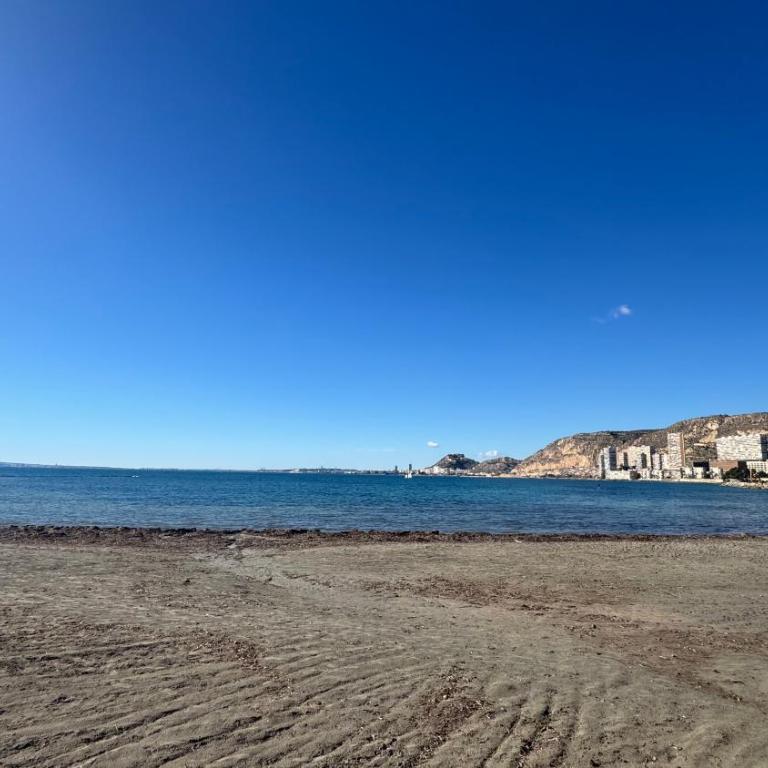 Moderno apartamento con terraza, piscina y vistas al mar by Turihome - Apartment - 40