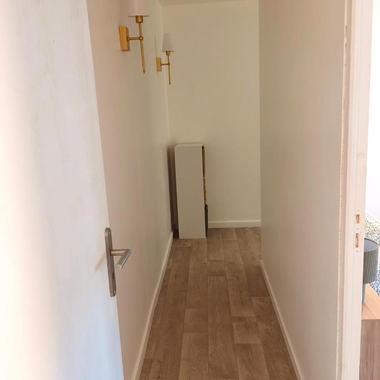 Appartement Verzy - 3 chambres - Résidence calme - Tout équipé - Proche centre de Reims, 7min en voiture - Appartamento con 3 Camere da Letto - 28