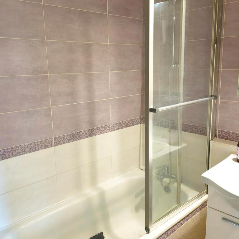 Appartement Verzy - 3 chambres - Résidence calme - Tout équipé - Proche centre de Reims, 7min en voiture - Appartamento con 3 Camere da Letto - 7