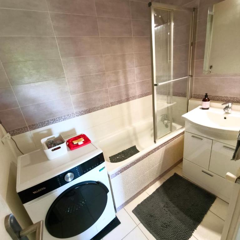 Appartement Verzy - 3 chambres - Résidence calme - Tout équipé - Proche centre de Reims, 7min en voiture - Appartamento con 3 Camere da Letto - 8
