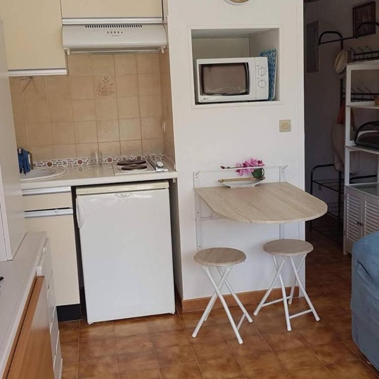Studio fonctionnel 18m², parking, commerces et plages à proximité - FR-1-610-119 - Studio - 10