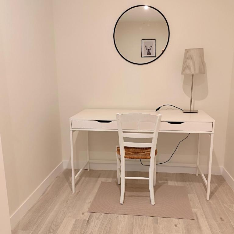 Large 2 Bedroom apartment with lake view & garden - Appartement 2 Chambres - 17