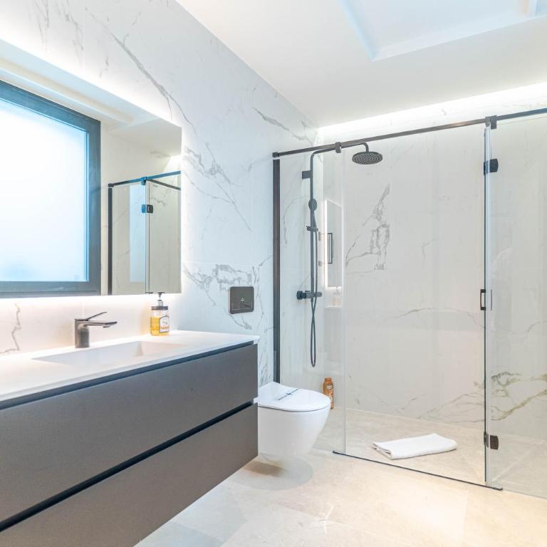 Luxury Retreat with Pool, Jacuzzi, Cinema & Gym - Villa Riviera - Villa Deluxe - 29