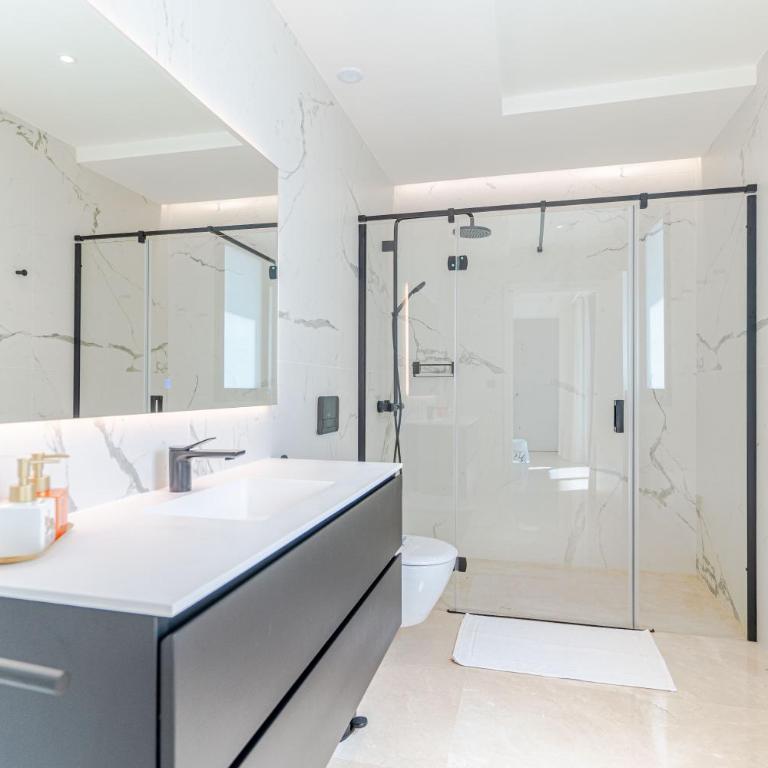 Luxury Retreat with Pool, Jacuzzi, Cinema & Gym - Villa Riviera - Villa Deluxe - 23