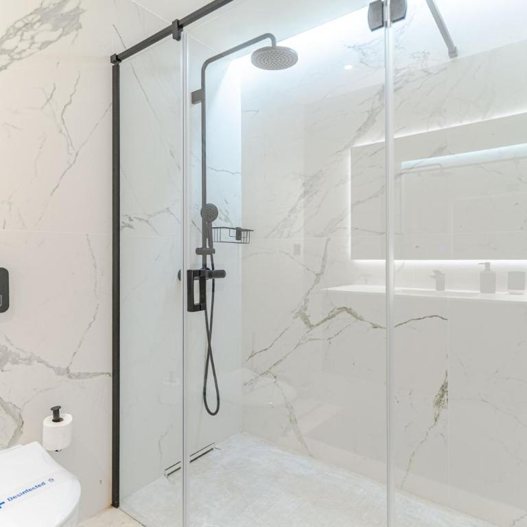 Luxury Retreat with Pool, Jacuzzi, Cinema & Gym - Villa Riviera - Villa Deluxe - 32
