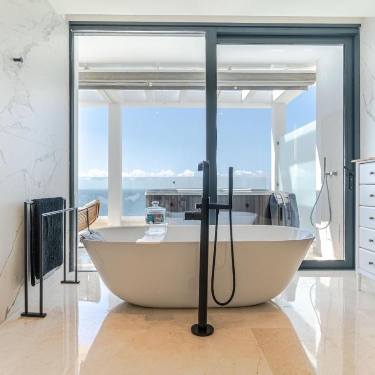 Luxury Retreat with Pool, Jacuzzi, Cinema & Gym - Villa Riviera - Villa Deluxe - 35