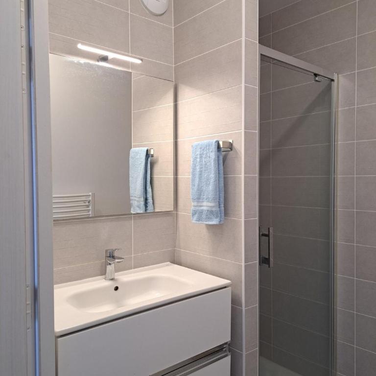 Grand appartement de 90m2 à 200m de la plage - Apartment mit 2 Schlafzimmern und Terrasse - 8