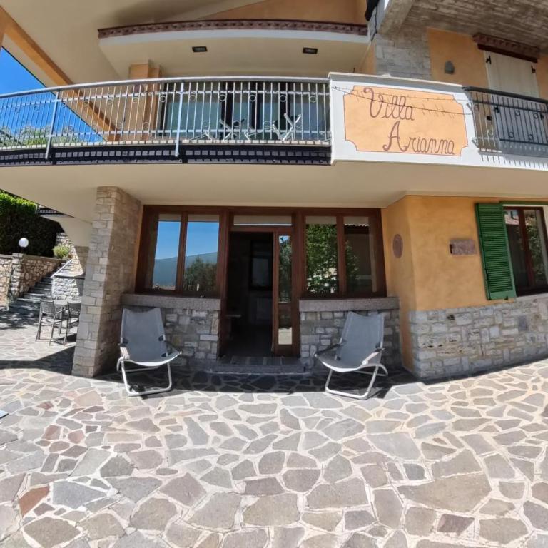 Villa Arianna Lake View Apartments with Pool - Ground Floor Apartment with Lake View - 13