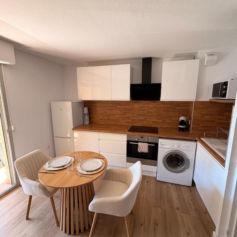 Appartement Canet en Roussillon, piscine, terrain tennis, balcon, plancha, 4 couchage - Appartement 2 Chambres - 9