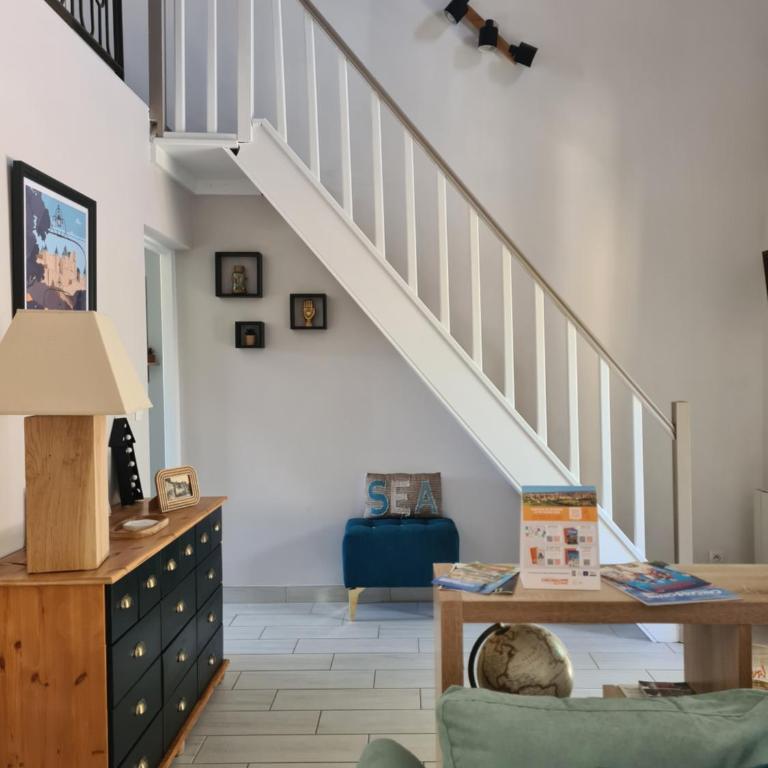 Maison familiale au calme avec parking, jardin et à 3 min de la Cité - Ferienhaus mit 3 Schlafzimmern - 24