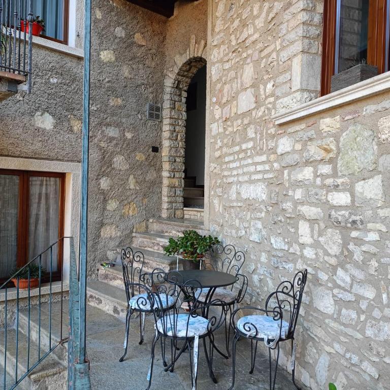 Albergo Diffuso Borgo Piovere, Noemi, 3-room Apartmen historic center - Appartamento con 2 Camere da Letto e Balcone - 10