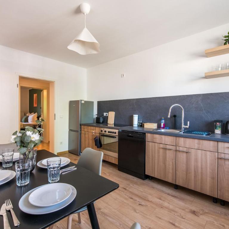Stilvolle Wohnung mit Balkon- Wenige Gehminuten von der Altstadt - Apartment mit 2 Schlafzimmern - 4