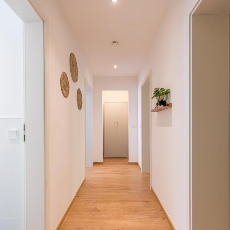 Stilvolle Wohnung mit Balkon- Wenige Gehminuten von der Altstadt - Apartment mit 2 Schlafzimmern - 13