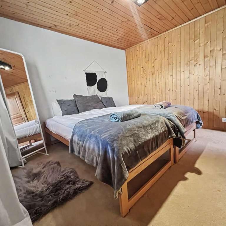 Chalet Bliss with Spectacular Views - Apartment - 18