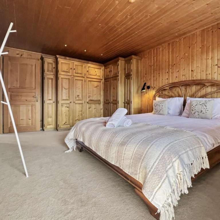 Chalet Bliss with Spectacular Views - Apartment - 36