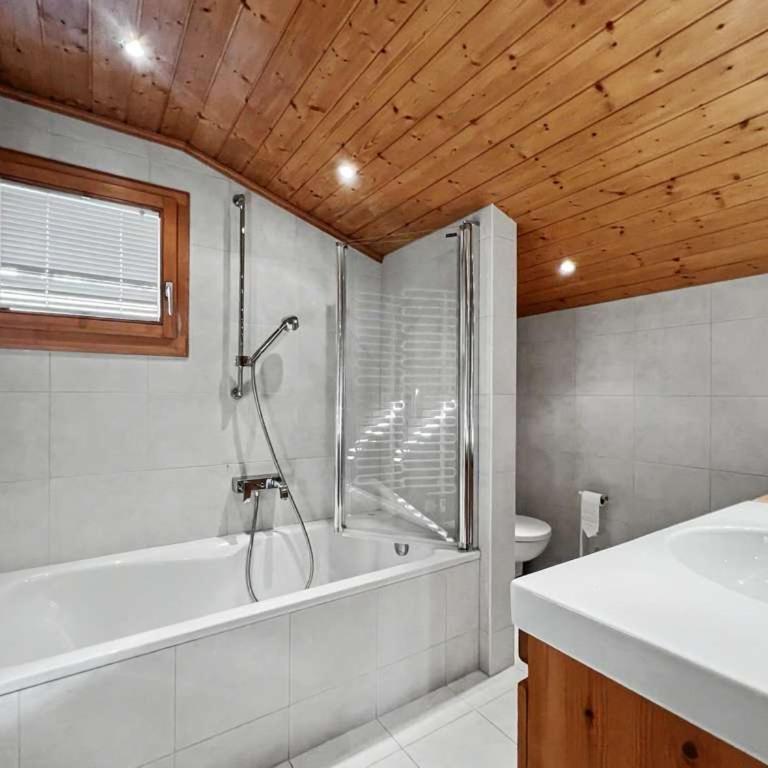Chalet Bliss with Spectacular Views - Apartment - 39