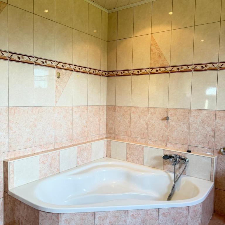 Laguna Royale Concept - Three-Bedroom Premium Apartment - 11