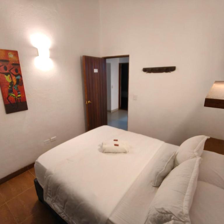 Roomii Hostel - Double Room with Balcony - 21