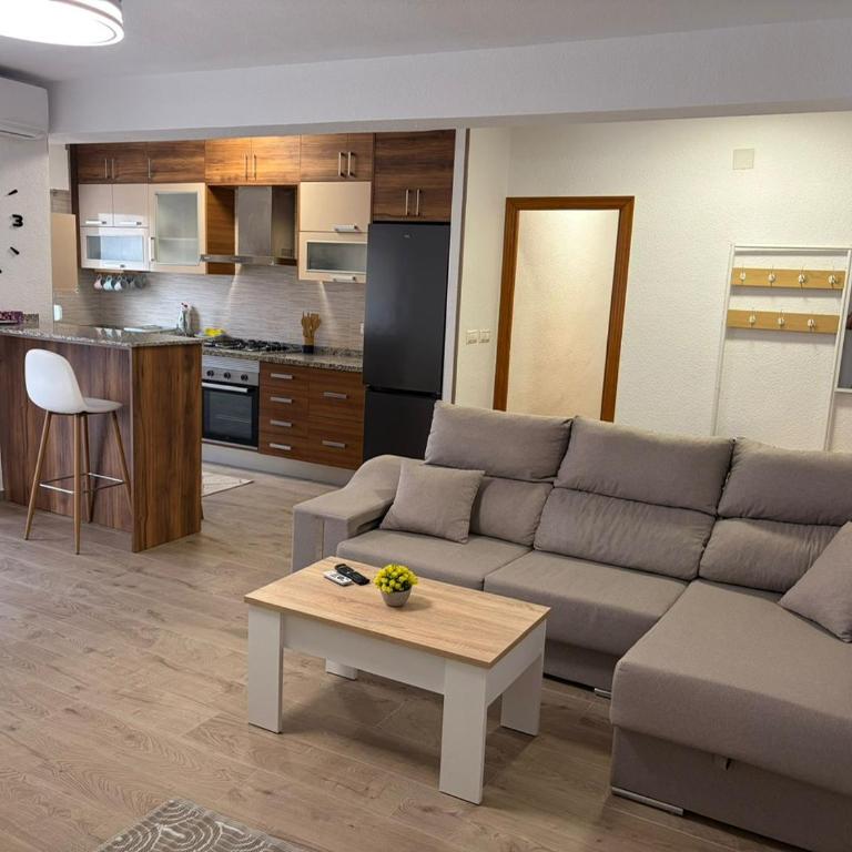 Rubina Beach Apartment Torrevieja - Three-Bedroom Apartment - 1