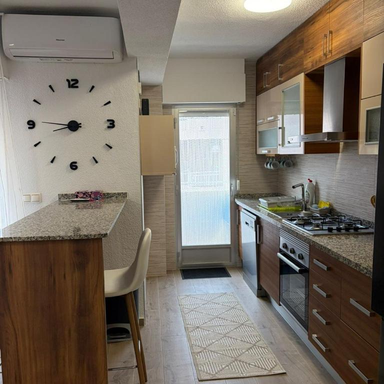 Rubina Beach Apartment Torrevieja - Three-Bedroom Apartment - 3