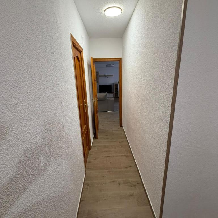 Rubina Beach Apartment Torrevieja - Three-Bedroom Apartment - 4