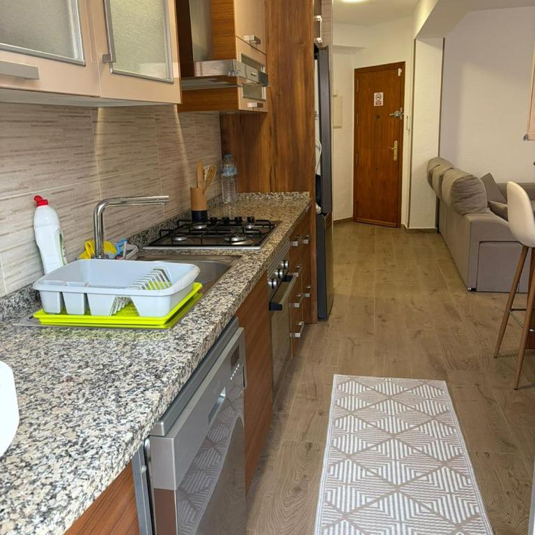 Rubina Beach Apartment Torrevieja - Three-Bedroom Apartment - 12