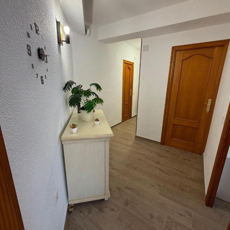 Rubina Beach Apartment Torrevieja - Three-Bedroom Apartment - 15