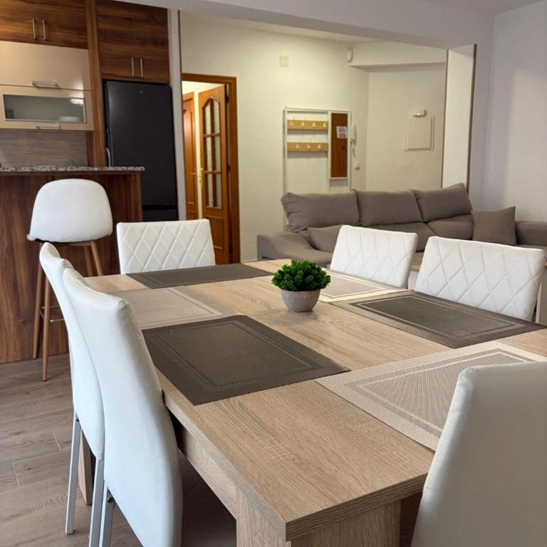 Rubina Beach Apartment Torrevieja - Three-Bedroom Apartment - 16