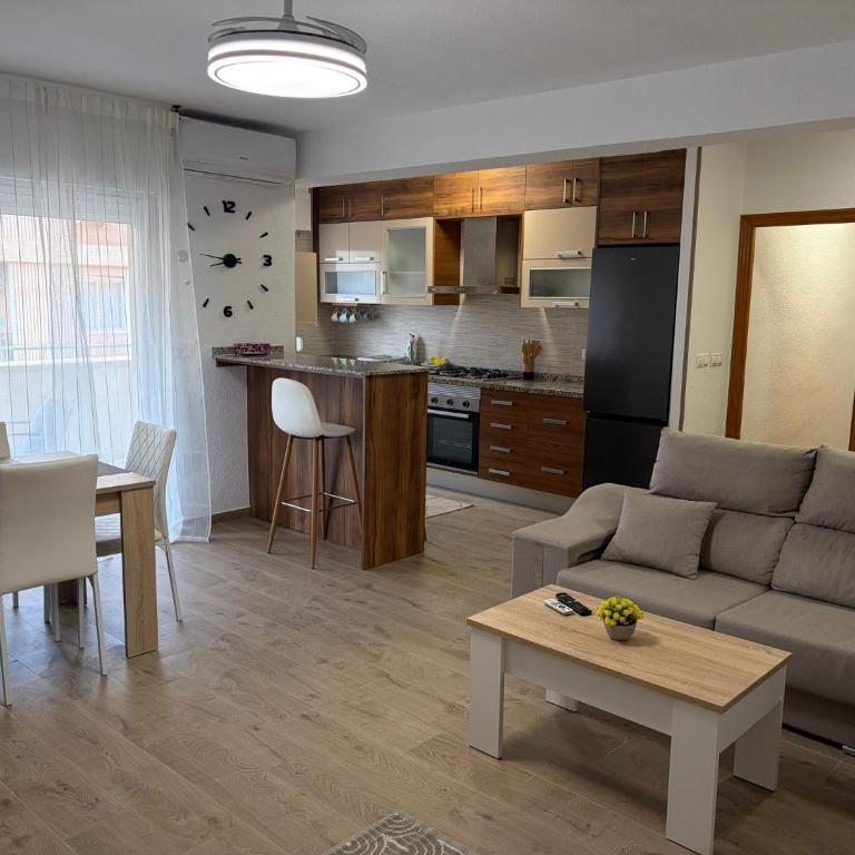 Rubina Beach Apartment Torrevieja - Three-Bedroom Apartment - 19
