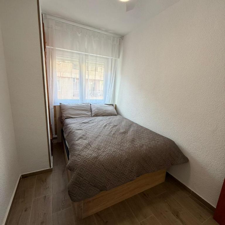 Rubina Beach Apartment Torrevieja - Three-Bedroom Apartment - 22