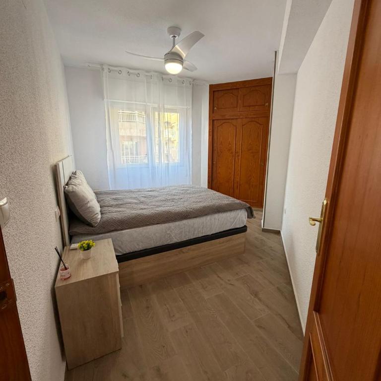 Rubina Beach Apartment Torrevieja - Three-Bedroom Apartment - 26