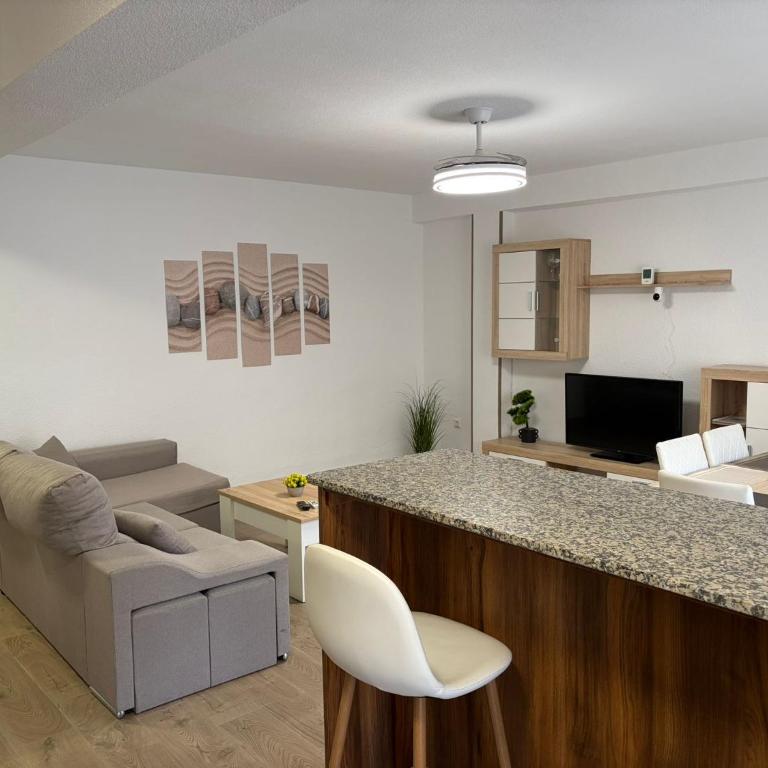 Rubina Beach Apartment Torrevieja - Three-Bedroom Apartment - 33