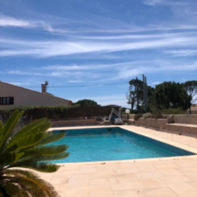 Maison familiale trois chambres piscine privée la villa bois d Olivier - Casa de 3 dormitorios - 1