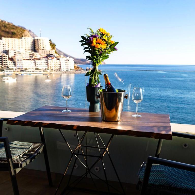 Royalisa Suites & Residence - Rafailovici Beachfront Luxury Living - Superior Suite with Sea View - 1