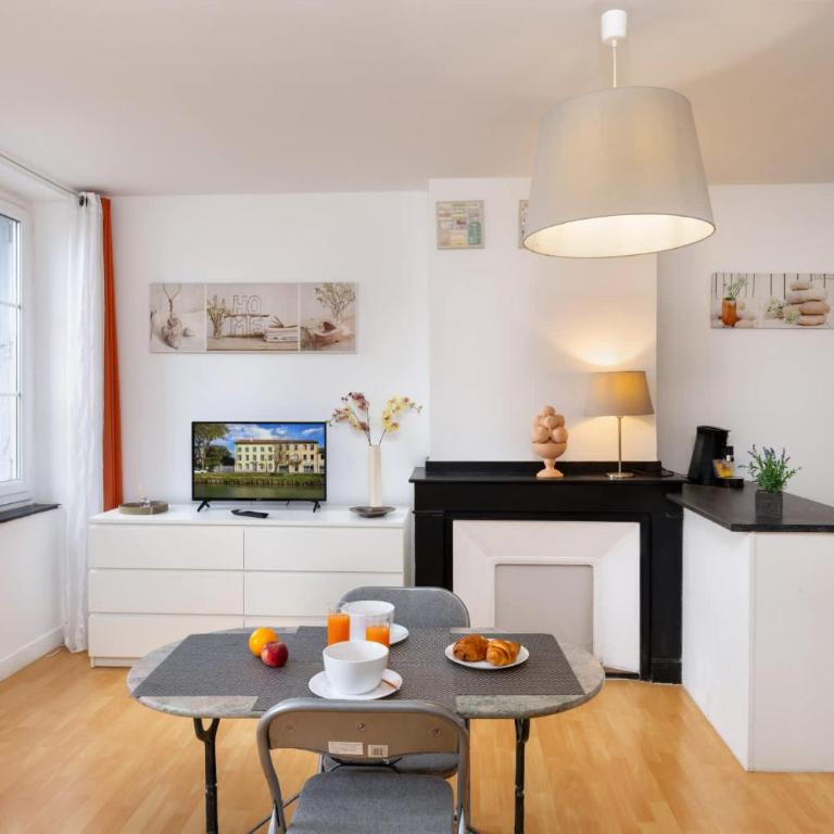 Charmant T2 pour 2 avec vue sur le Canal du Midi - Apartment - 1