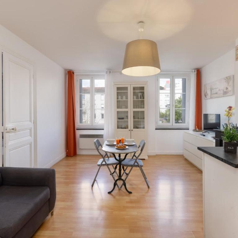 Charmant T2 pour 2 avec vue sur le Canal du Midi - Apartment - 2