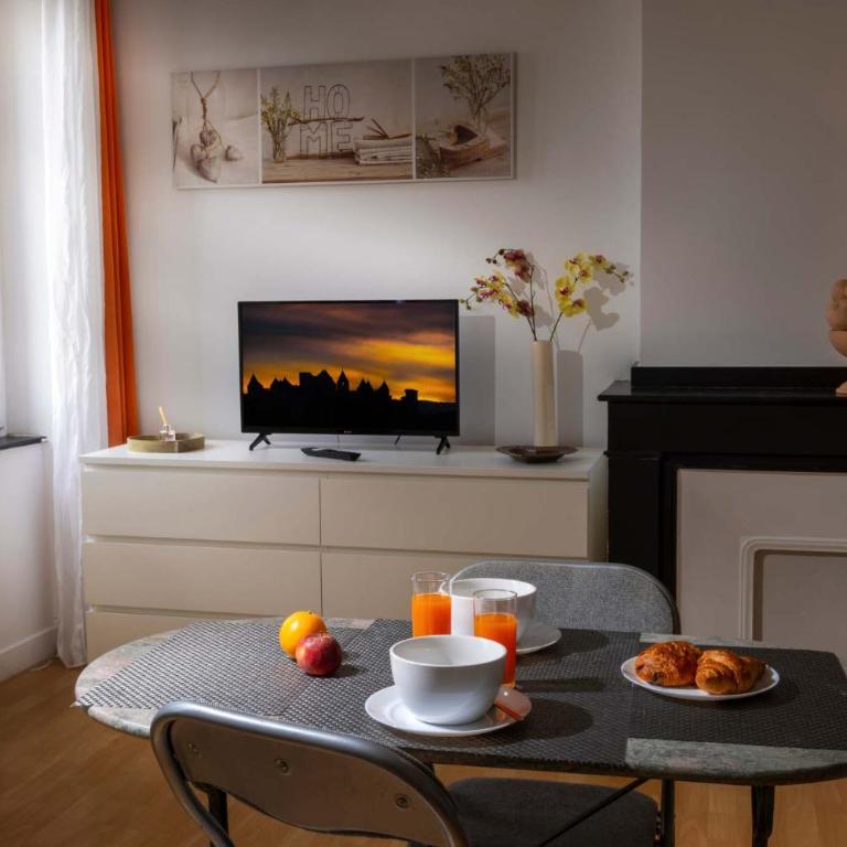 Charmant T2 pour 2 avec vue sur le Canal du Midi - Apartment - 9