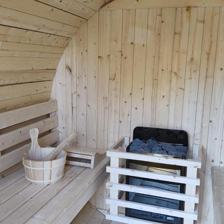 Piscine-Jacuzzi-Sauna -Videoprojecteur Perle Rare - Deluxe Villa - 68