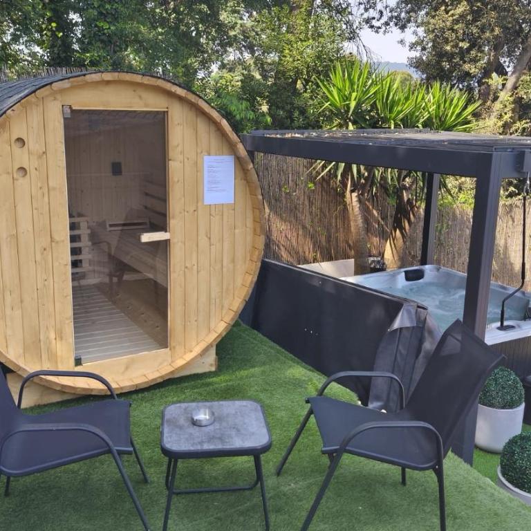 Piscine-Jacuzzi-Sauna -Videoprojecteur Perle Rare - Deluxe Villa - 7